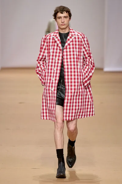 Look 17
